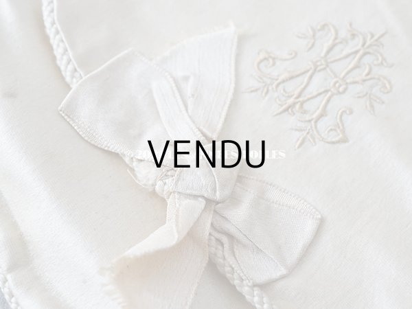 画像6: アンティーク モノグラム刺繍入り リボンが結ばれたオモニエール パウダーピンクのシルクサテン (6)