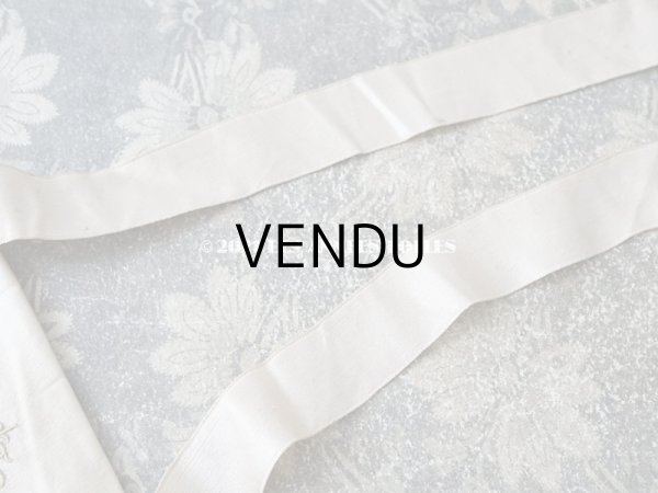 画像8: アンティーク モノグラム刺繍入り リボンが結ばれたオモニエール パウダーピンクのシルクサテン (8)