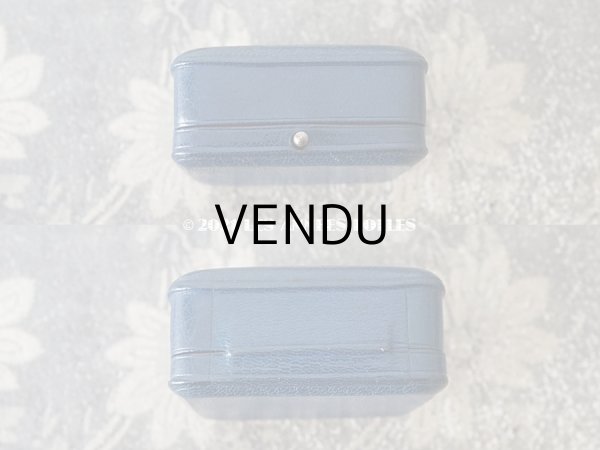 画像4: 1900年代 アンティーク 本革製 イニシャル入り S.M. ジュエリーボックス ブローチ用 ネイビーブルー  (4)