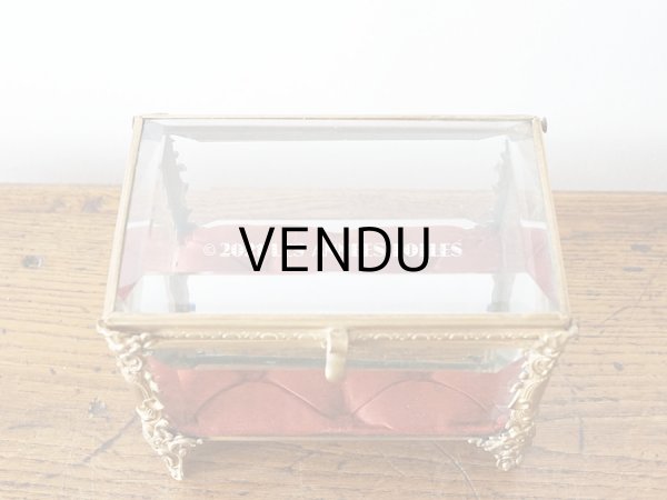 画像9: 19世紀 アンティーク ロカイユ装飾の脚 ジュエリーボックス シルク製クッション  (9)