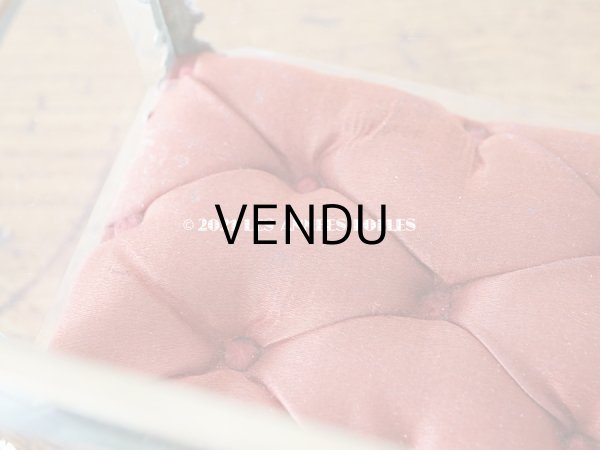 画像13: 19世紀 アンティーク ロカイユ装飾の脚 ジュエリーボックス シルク製クッション  (13)