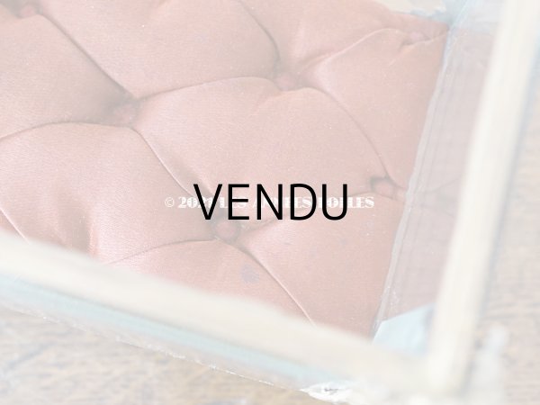 画像14: 19世紀 アンティーク ロカイユ装飾の脚 ジュエリーボックス シルク製クッション  (14)