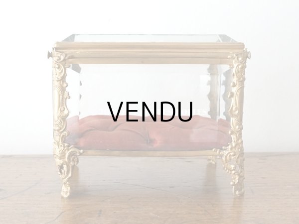 画像5: 19世紀 アンティーク ロカイユ装飾の脚 ジュエリーボックス シルク製クッション  (5)