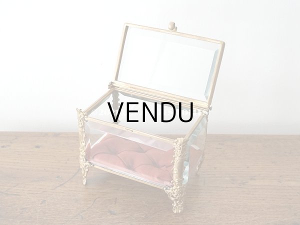 画像11: 19世紀 アンティーク ロカイユ装飾の脚 ジュエリーボックス シルク製クッション  (11)