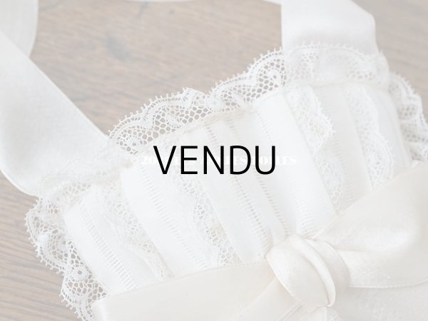 画像12: アンティーク  初聖体のオモニエール オフホワイトのシルクリボン & レースのフリル レースペーパー付ボックス入り (12)