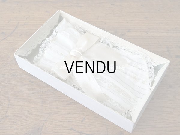 画像5: アンティーク  初聖体のオモニエール オフホワイトのシルクリボン & レースのフリル レースペーパー付ボックス入り (5)