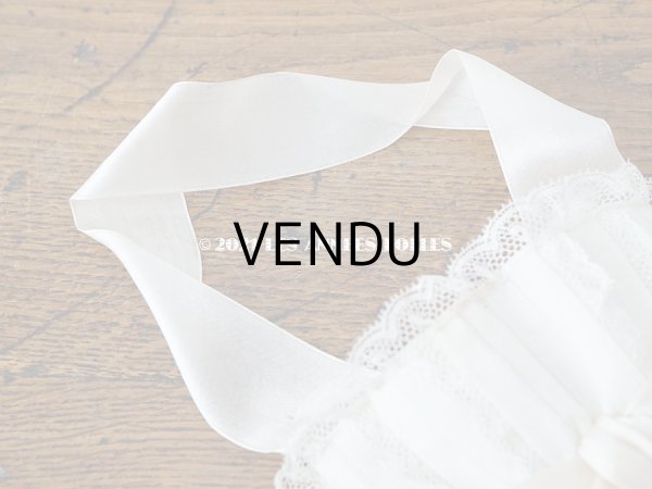 画像13: アンティーク  初聖体のオモニエール オフホワイトのシルクリボン & レースのフリル レースペーパー付ボックス入り (13)