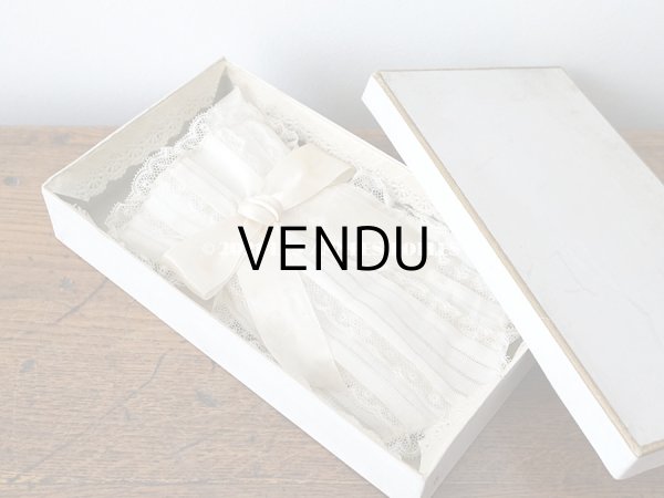 画像3: アンティーク  初聖体のオモニエール オフホワイトのシルクリボン & レースのフリル レースペーパー付ボックス入り (3)