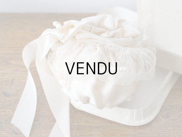 画像4: アンティーク ワックスフラワー付 シルク製 ドラジェのオモニエール 箱入り マリアージュ 結婚式  (4)