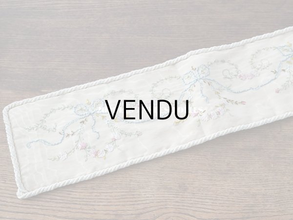 画像4:  アンティーク リボン刺繍のパネル ピアノカバー ローズパニエ　122×14cm (4)