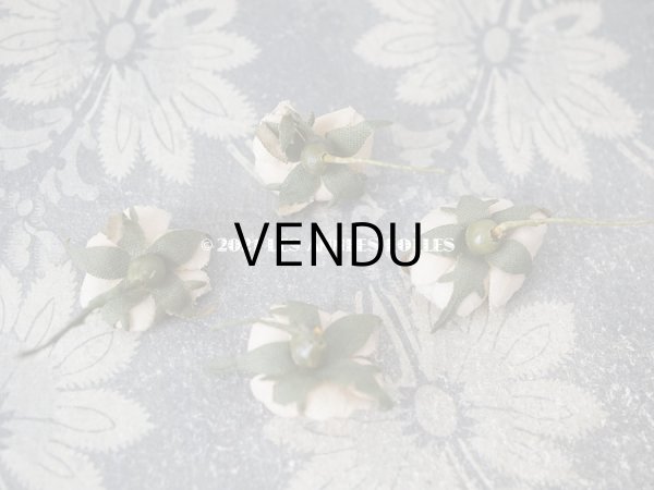 画像9: アンティーク  小さな薔薇の布花 4ピースのセット　パウダーピンク (9)