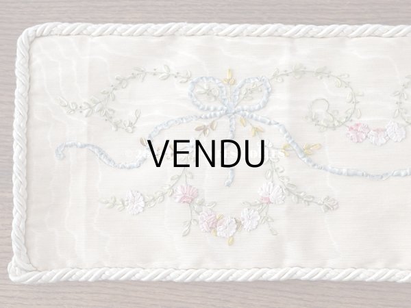 画像7:  アンティーク リボン刺繍のパネル ピアノカバー ローズパニエ　122×14cm (7)