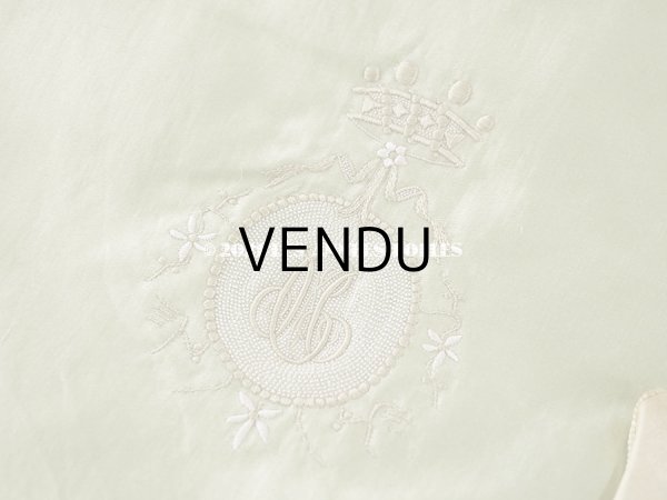 画像5: 19世紀末 アンティーク シルク製 ハンキーケース 王冠紋章　＆　モノグラム刺繍入り ピスタチオグリーン ハンカチ用ポシェット  (5)