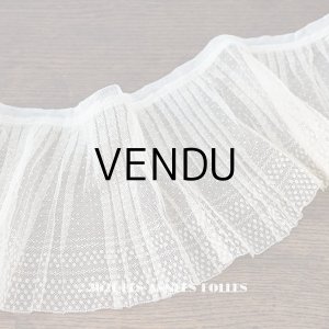 画像: アンティーク 幅広 レースのプリーツリボン ドット柄 アイボリー  14.5cm幅  230cm