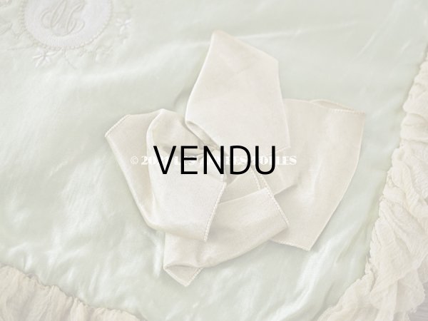 画像7: 19世紀末 アンティーク シルク製 ハンキーケース 王冠紋章　＆　モノグラム刺繍入り ピスタチオグリーン ハンカチ用ポシェット  (7)