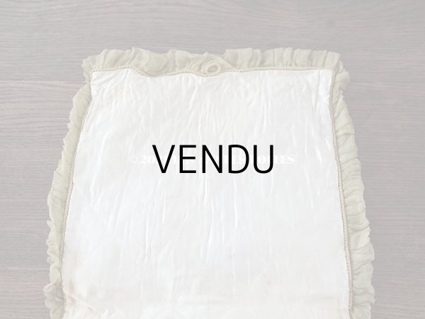 画像12: 19世紀末 アンティーク シルク製 ハンキーケース 王冠紋章　＆　モノグラム刺繍入り ピスタチオグリーン ハンカチ用ポシェット  (12)