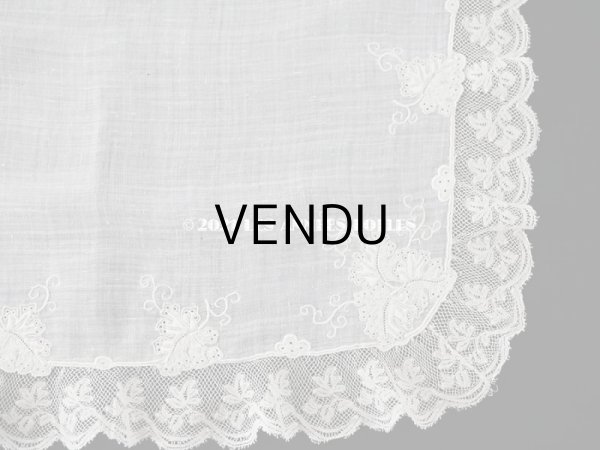 画像13: 19世紀末 アンティーク  結婚式のハンカチ モノグラム刺繍入り　葡萄の葉　ホワイトワーク＆手編みのヴァランシエンヌレース (13)