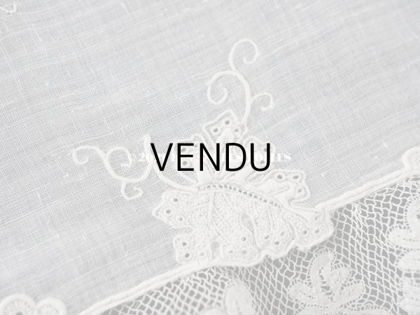画像7: 19世紀末 アンティーク  結婚式のハンカチ モノグラム刺繍入り　葡萄の葉　ホワイトワーク＆手編みのヴァランシエンヌレース (7)