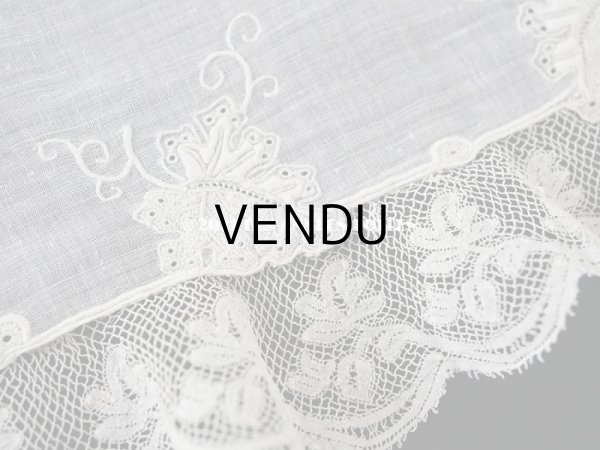 画像8: 19世紀末 アンティーク  結婚式のハンカチ モノグラム刺繍入り　葡萄の葉　ホワイトワーク＆手編みのヴァランシエンヌレース (8)