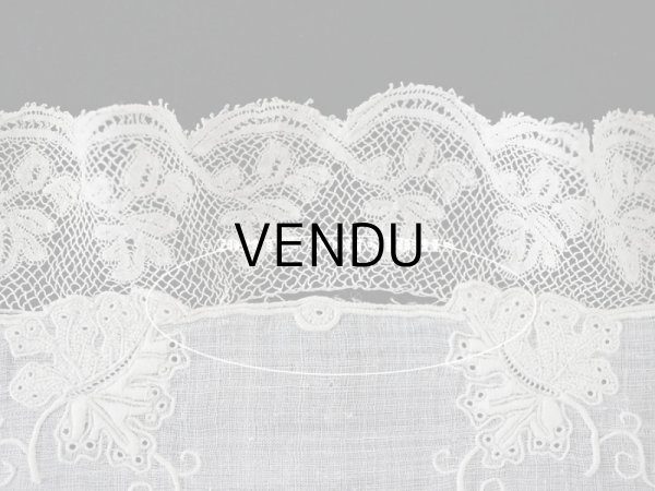 画像9: 19世紀末 アンティーク  結婚式のハンカチ モノグラム刺繍入り　葡萄の葉　ホワイトワーク＆手編みのヴァランシエンヌレース (9)