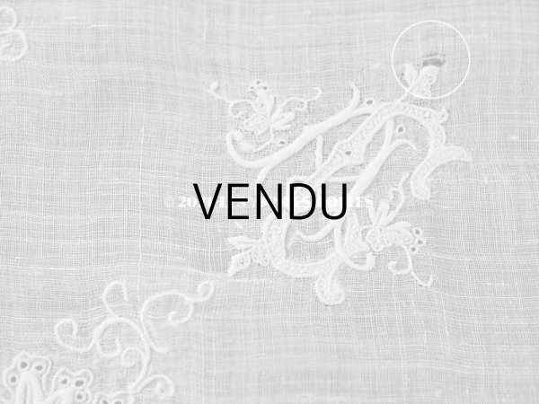 画像4: 19世紀末 アンティーク  結婚式のハンカチ モノグラム刺繍入り　葡萄の葉　ホワイトワーク＆手編みのヴァランシエンヌレース (4)