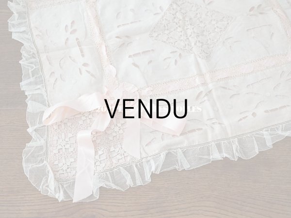 画像3: アンティーク ピンクのシルクリボンが結ばれた　ベビーベッドカバー フィレレース　＆　カットワークレース (3)