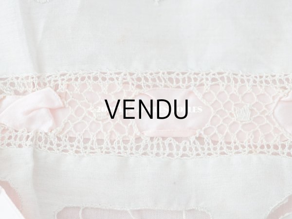 画像9: アンティーク ピンクのシルクリボンが結ばれた　ベビーベッドカバー フィレレース　＆　カットワークレース (9)