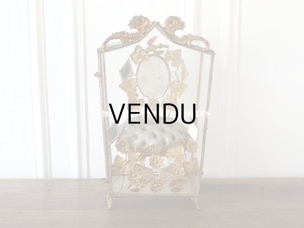 画像3: アンティーク グローブ・ド・マリエ 　ブルーグレーのシルク製クッション　ロカイユ装飾 (3)