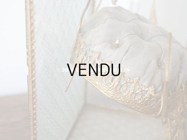 画像16: アンティーク グローブ・ド・マリエ 　ブルーグレーのシルク製クッション　ロカイユ装飾 (16)