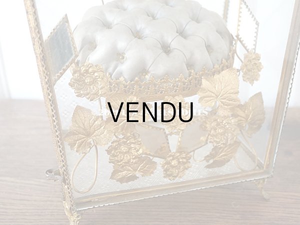 画像10: アンティーク グローブ・ド・マリエ 　ブルーグレーのシルク製クッション　ロカイユ装飾 (10)