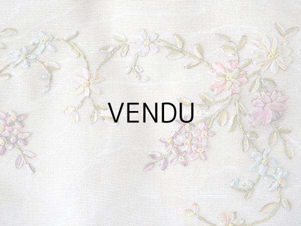 画像4: アンティーク リボン刺繍のパネル 薔薇　＆　ライラック　＆　勿忘草 (4)