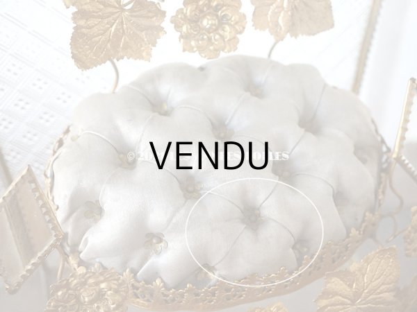 画像9: アンティーク グローブ・ド・マリエ 　ブルーグレーのシルク製クッション　ロカイユ装飾 (9)