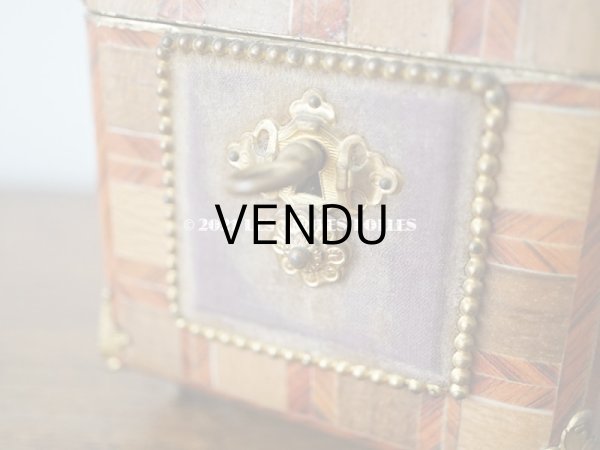 画像13: 19世紀 アンティーク ナポレオン3世時代 お菓子箱 ハンドル & 鍵　＆　脚付き チョコレートボックス 木箱  (13)