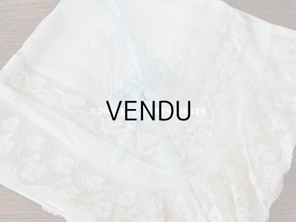 画像9: 未使用 アンティーク オリジナルボックス入り 結婚式のハンカチ モノグラム刺繍入り　手編みのヴァランシエンヌレース (9)