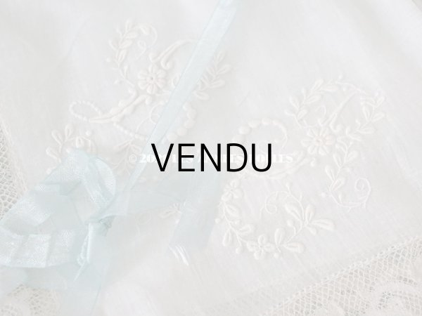 画像3: 未使用 アンティーク オリジナルボックス入り 結婚式のハンカチ モノグラム刺繍入り　手編みのヴァランシエンヌレース (3)