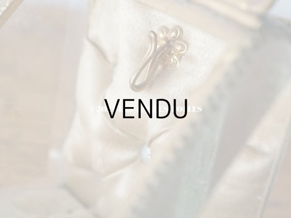 画像12: アンティーク 懐中時計 & ジュエリーボックス シャンパンゴールド & パウダーブルーのシルク製クッション (12)