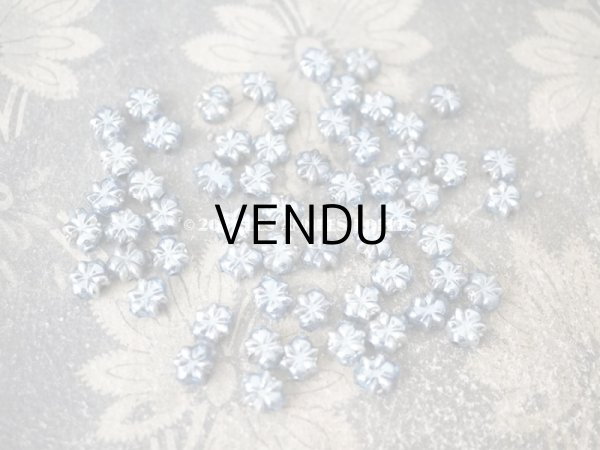 画像2: アンティーク スフレビーズ 花型 サックスブルー 吹きガラス製 ビーズ  8mm 約60ピース (2)