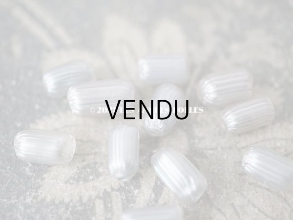 画像2: アンティーク 吹きガラス製 ビーズ オーロラ加工 ブルー 10〜12mm スフレビーズ ライン入り  11ピースのセット (2)