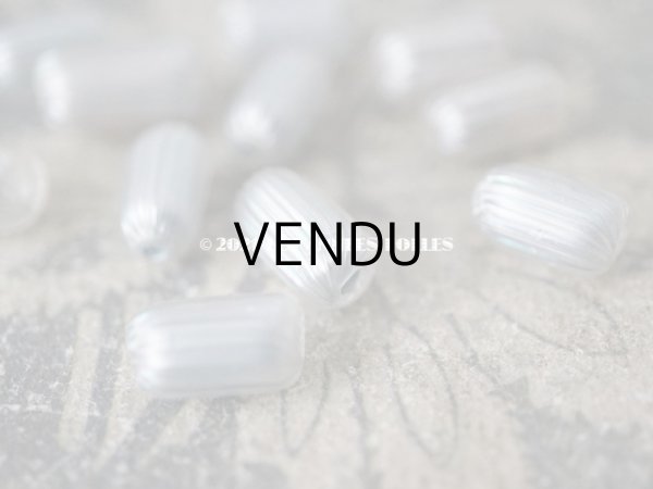 画像3: アンティーク 吹きガラス製 ビーズ オーロラ加工 ブルー 10〜12mm スフレビーズ ライン入り  11ピースのセット (3)