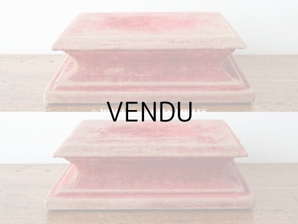 画像3: アンティーク ベルベットの台座 赤　スクエア型　オリジナルラベル付 (3)