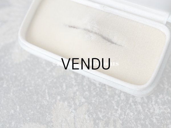 画像9: 1900年代 アンティーク  シルクサテンのジュエリーボックス  パールブルー (9)