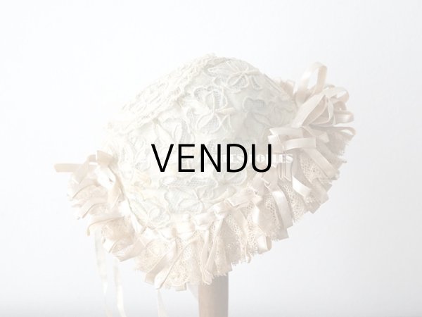 画像4: アンティーク ドール用 ベビー用 小さなボネ 透かし入り花模様のレース　＆　ベビーブルーのシルク地　＆　グレイッシュピンクのリボン (4)