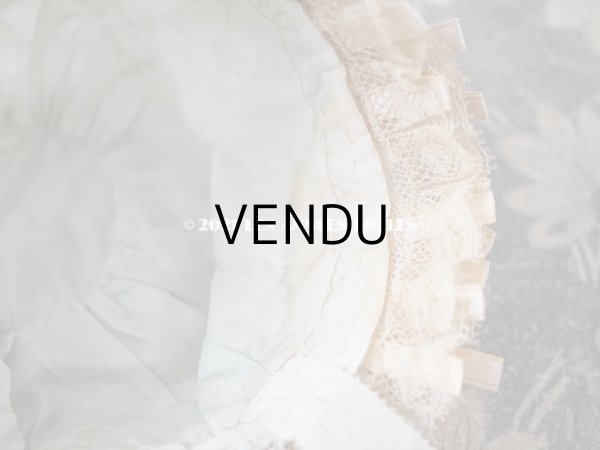 画像14: アンティーク ドール用 ベビー用 小さなボネ 透かし入り花模様のレース　＆　ベビーブルーのシルク地　＆　グレイッシュピンクのリボン (14)