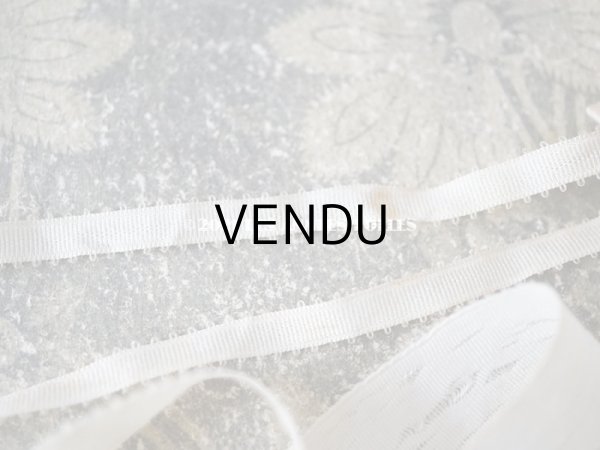 画像17: アンティーク ドール用 ベビー用 小さなボネ 透かし入り花模様のレース　＆　ベビーブルーのシルク地　＆　グレイッシュピンクのリボン (17)