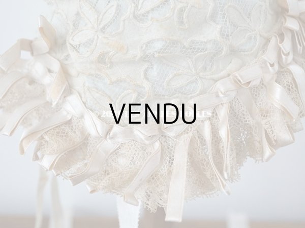 画像9: アンティーク ドール用 ベビー用 小さなボネ 透かし入り花模様のレース　＆　ベビーブルーのシルク地　＆　グレイッシュピンクのリボン (9)