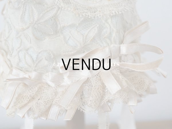 画像8: アンティーク ドール用 ベビー用 小さなボネ 透かし入り花模様のレース　＆　ベビーブルーのシルク地　＆　グレイッシュピンクのリボン (8)