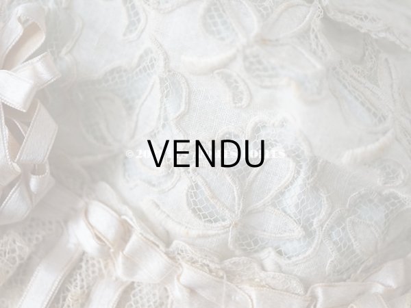 画像12: アンティーク ドール用 ベビー用 小さなボネ 透かし入り花模様のレース　＆　ベビーブルーのシルク地　＆　グレイッシュピンクのリボン (12)