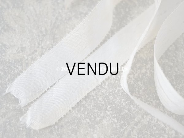 画像16: アンティーク ドール用 ベビー用 小さなボネ 透かし入り花模様のレース　＆　ベビーブルーのシルク地　＆　グレイッシュピンクのリボン (16)