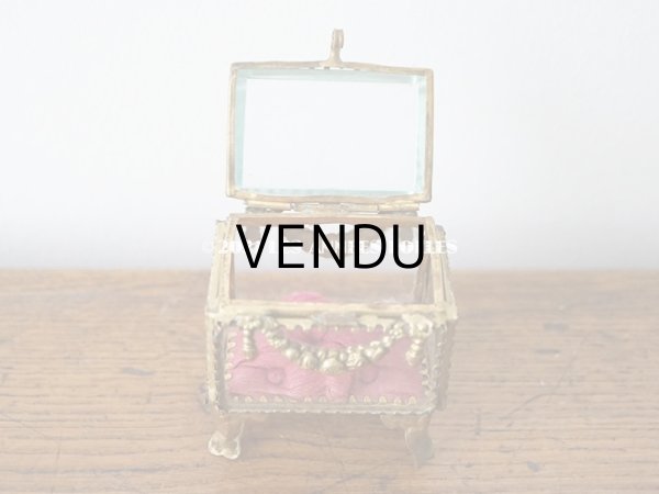 画像9: アンティーク ジュエリーボックス 花とリーフのガーランド シルク製クッション スモーキーレッド (9)