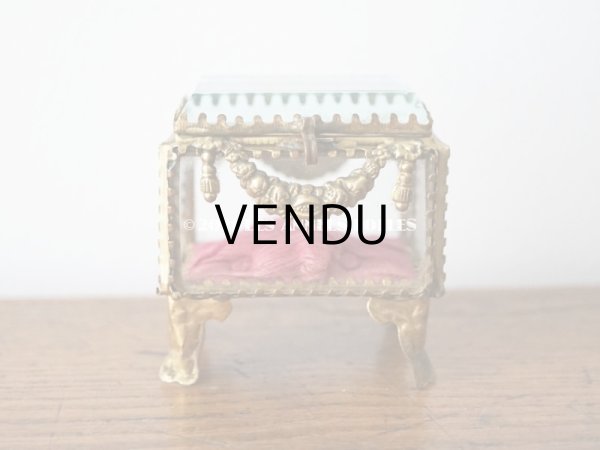 画像3: アンティーク ジュエリーボックス 花とリーフのガーランド シルク製クッション スモーキーレッド (3)